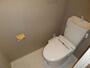 トイレ　シャワー付きトイレです。