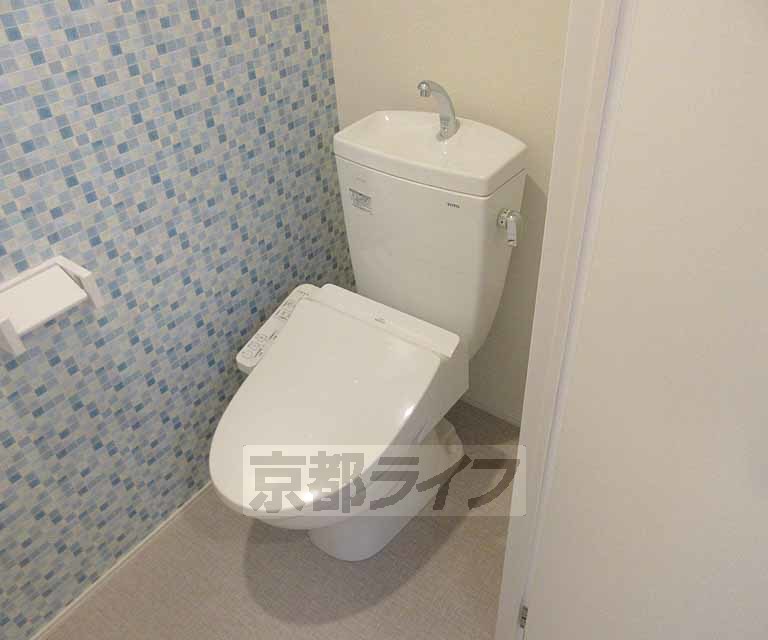トイレ　嬉しいウォシュレット付きトイレです・