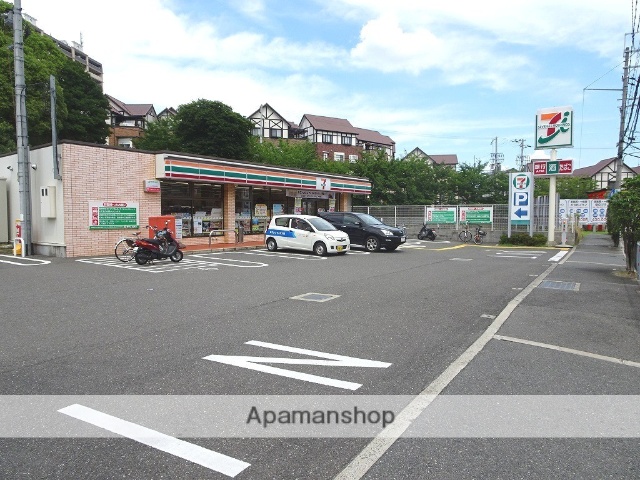コンビニ　セブンイレブン（コンビニ）まで670m