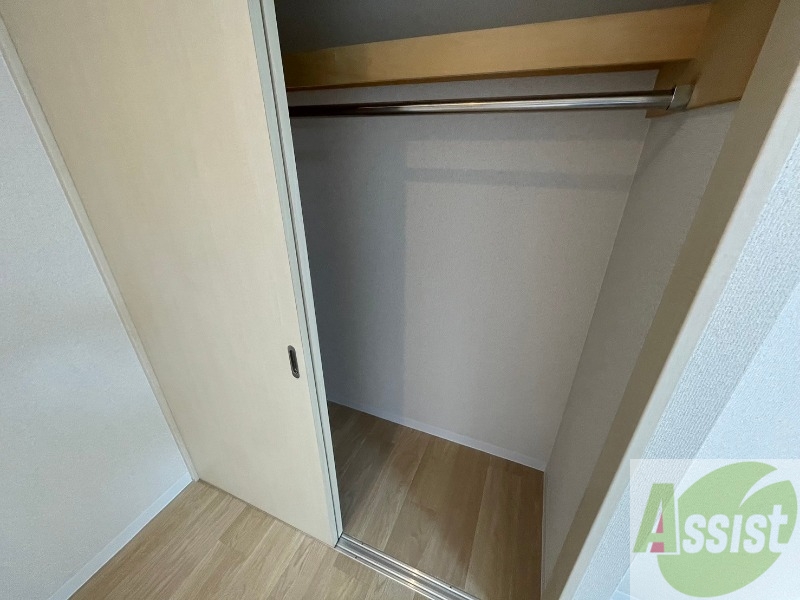収納　寝室の収納です。部屋がすっきり片付きます。
