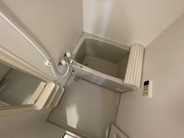 バス・シャワールーム　コンパクトで使いやすいお風呂です