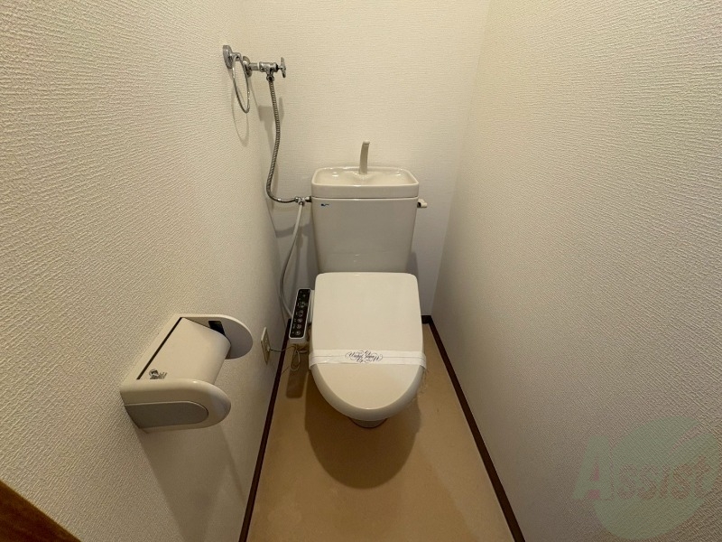 トイレ　こちらはトイレです。清潔感があり、安心して使用できます。