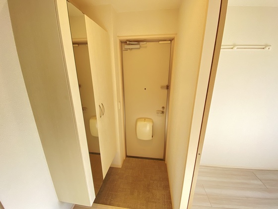 玄関　※別部屋の写真です