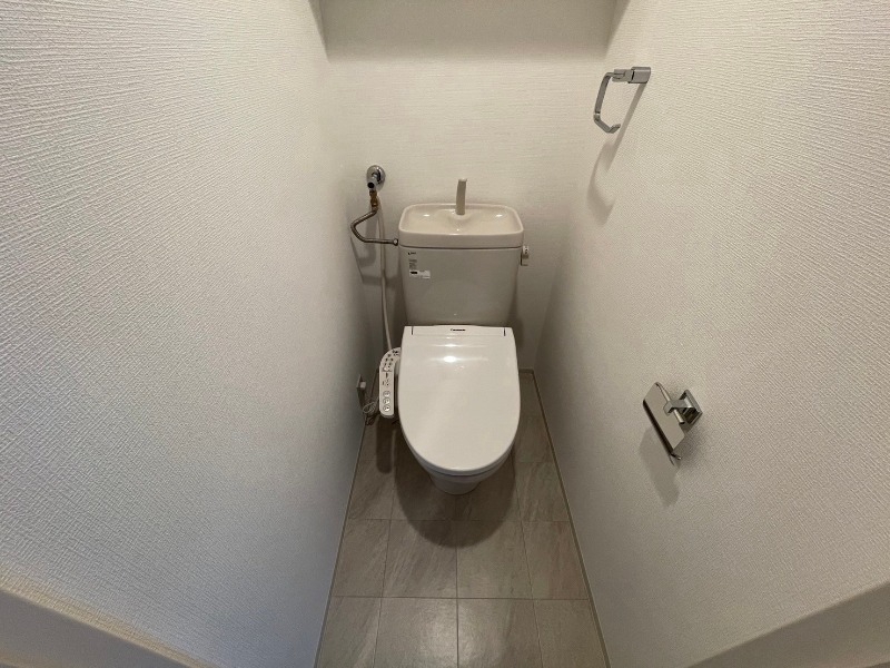 トイレ　こちらはトイレです。清潔感があり、安心して使用できます。