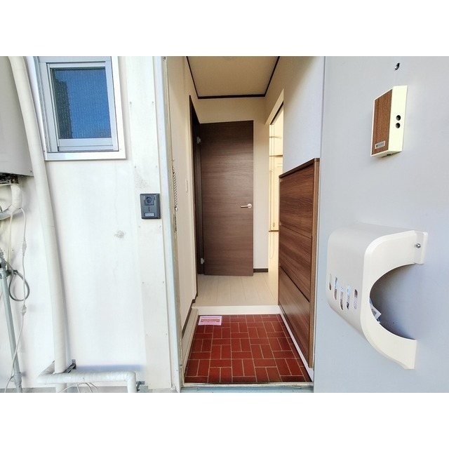 玄関　※同型別部屋写真