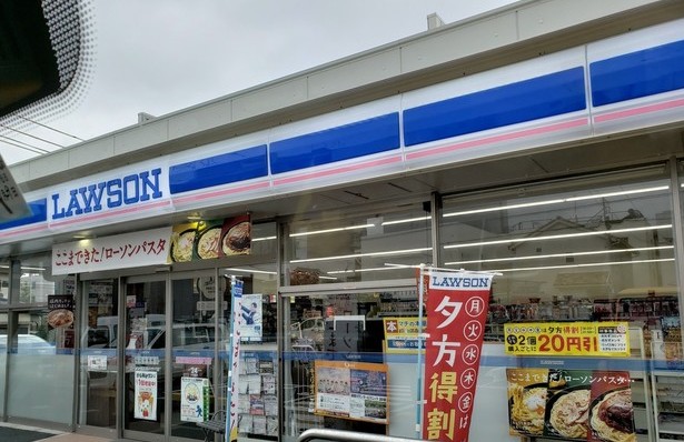 コンビニ　ローソン 西区西ハサバ店（コンビニ）まで395m