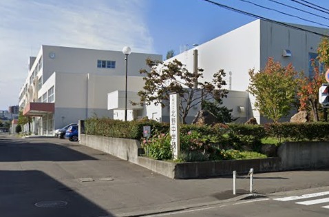 中学校　北野中学校（中学校）まで825m