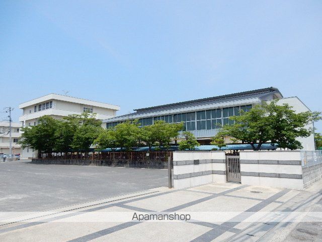 中学校　岡山市立竜操中学校（中学校）まで529m