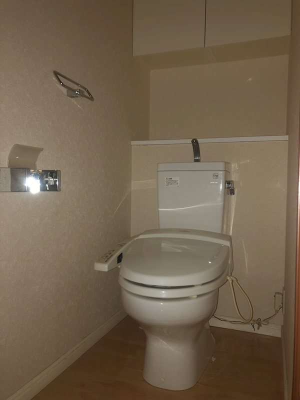 トイレ　※別号室の参考写真になります。