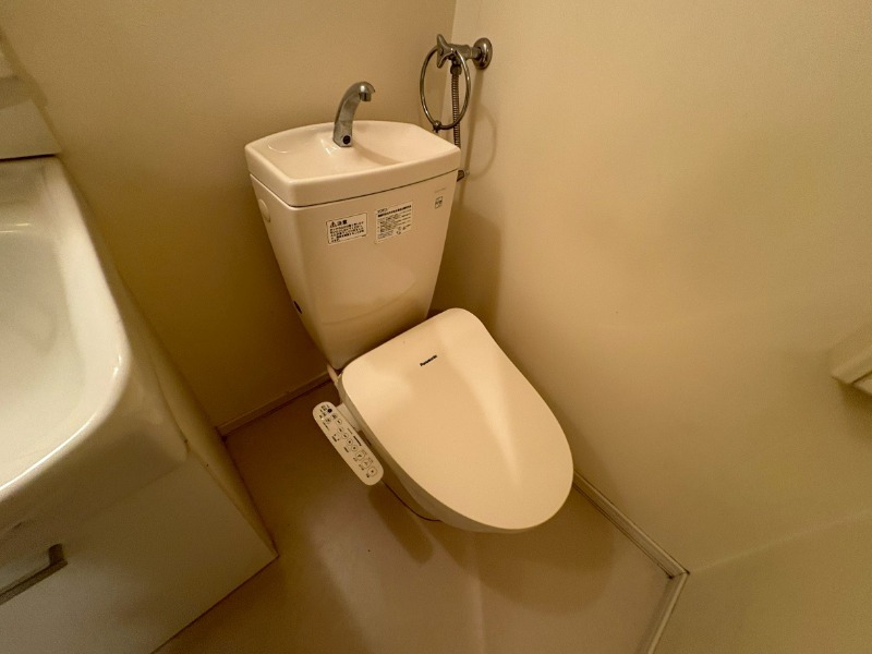 トイレ　ウォシュレット機能がついたトイレ。安心して使用できますね。