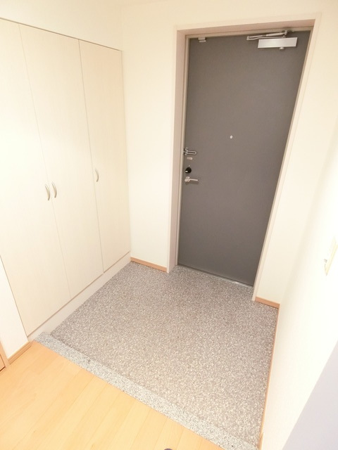 玄関　同タイプのお部屋です