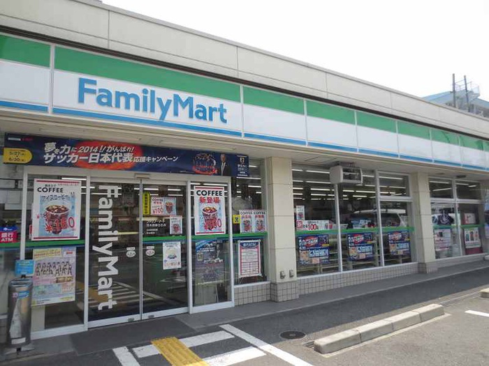 コンビニ　ファミリーマート（コンビニ）まで600m