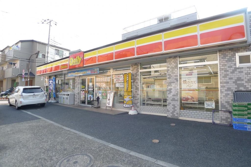 コンビニ　デイリーヤマザキ足立北綾瀬店（コンビニ）まで100m