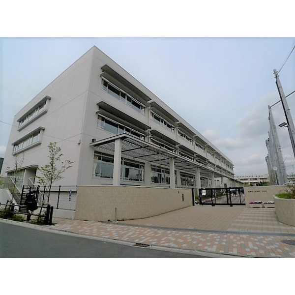 中学校　板橋区立赤塚第二中学校（中学校）まで788m