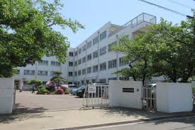 中学校　高槻市立柳川中学校（中学校）まで730m