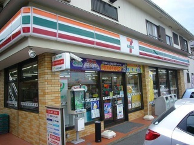 コンビニ　セブンイレブン（コンビニ）まで220m