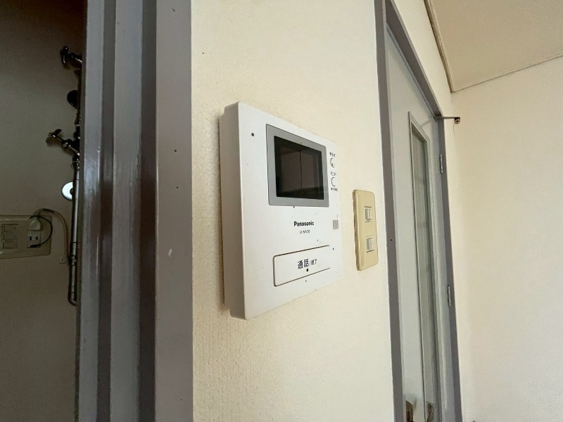 セキュリティ　ＴＶモニター付インターホンです。来客者の顔が見えるので安心！