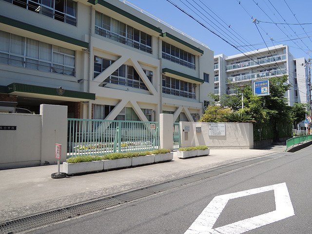 小学校　茨木市立中条小学校（小学校）まで318m