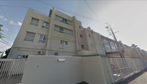 小学校　茨木市立中津小学校（小学校）まで303m