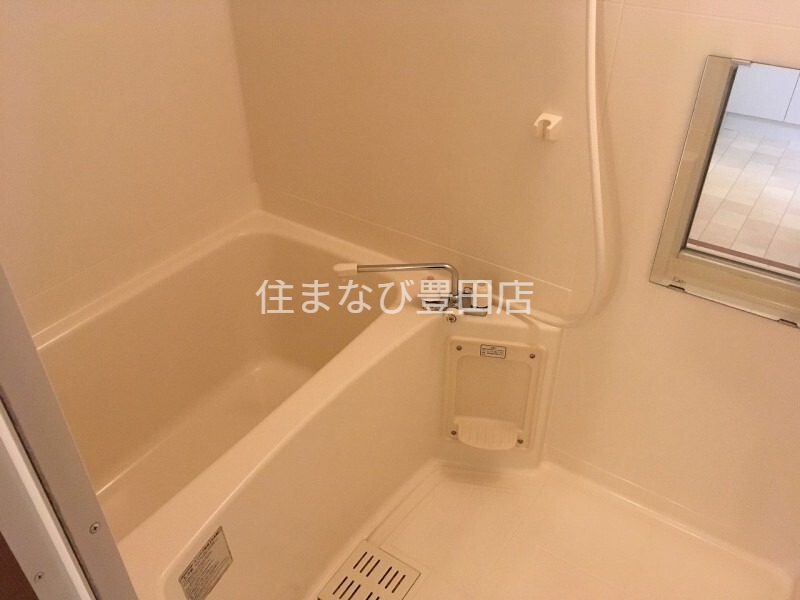 バス・シャワールーム　同型別部屋写真