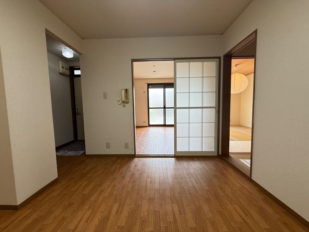 エステート塩屋山手の居間写真