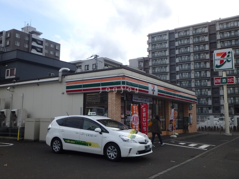 コンビニ　セブンイレブン札幌山の手2条7丁目店（コンビニ）まで449m