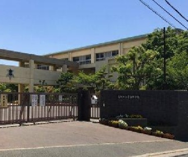 中学校　高槻市立芝谷中学校（中学校）まで760m