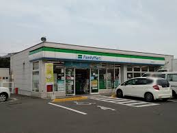 コンビニ　ファミリーマート 鶴市明見店（コンビニ）まで423m