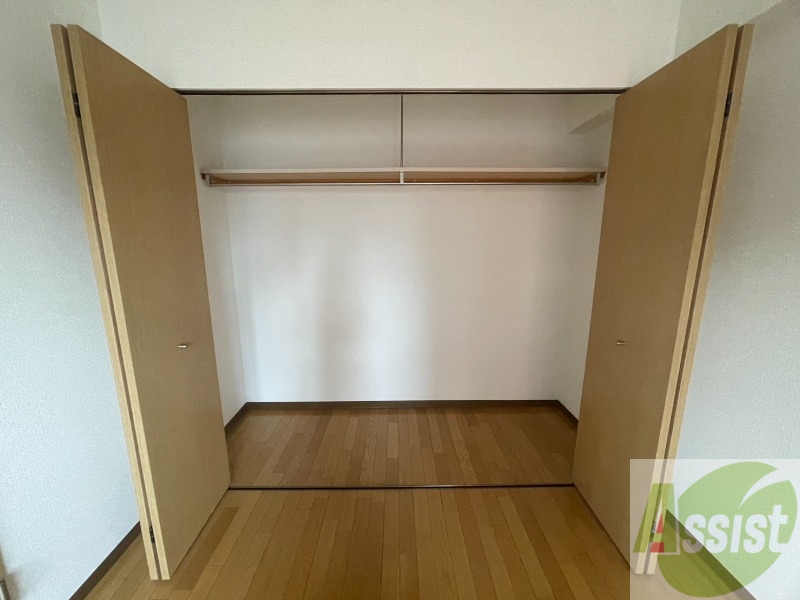 収納　クローゼットは奥行きもあり、荷物が多い方でも安心です。