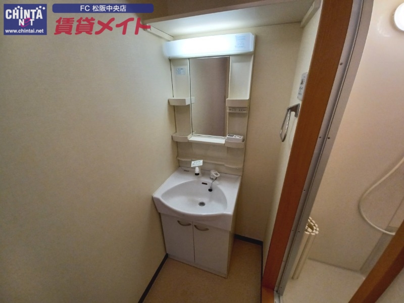 洗面設備　別部屋参考写真です