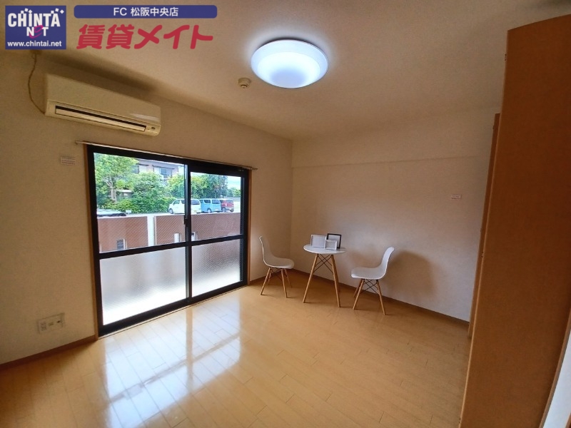 居室・リビング　別部屋参考写真です