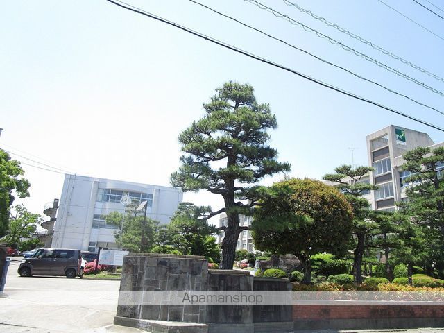 高校・高専　徳島商業高等学校（高校・高専）まで4384m
