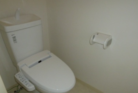 トイレ　※写真は502号室です。 ※相違する場合は現況を優先いたしま