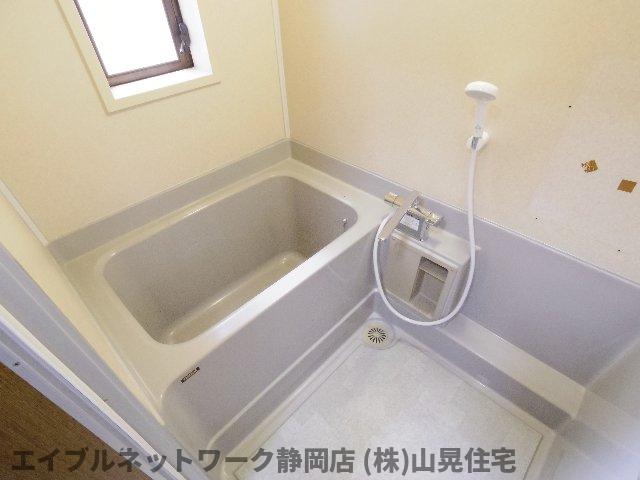 バス・シャワールーム　ゆったり過ごせるお風呂です