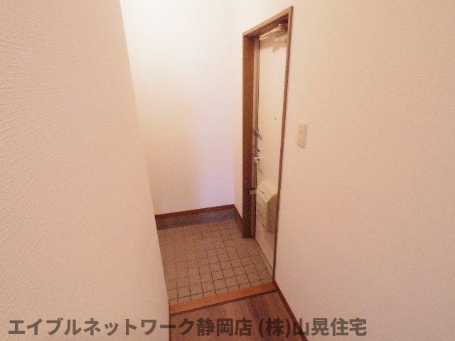 玄関　収納もある玄関です