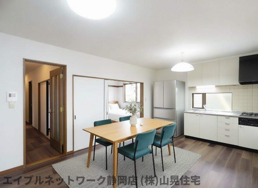 居室・リビング　家具備品はCGによるイメージで、実際の物件には含まれません