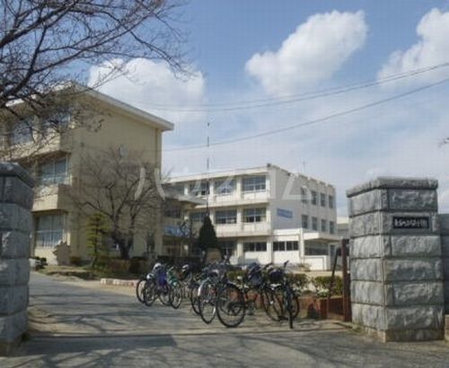 小学校　東浦町立片葩小学校（小学校）まで1220m