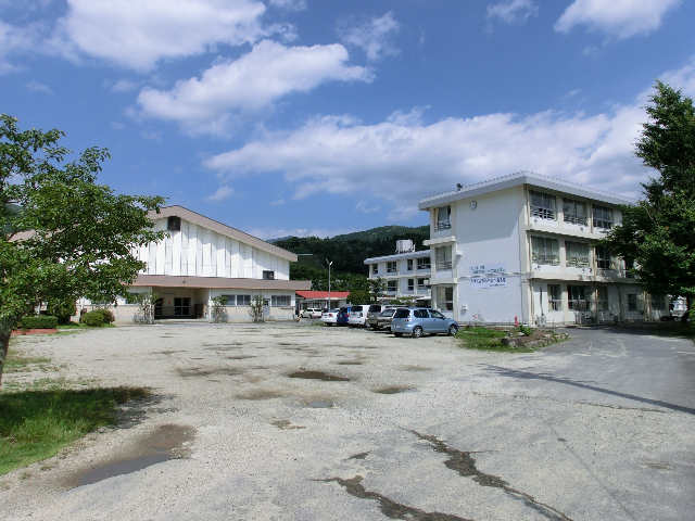 中学校　中津川市立落合中学校（中学校）まで2250m