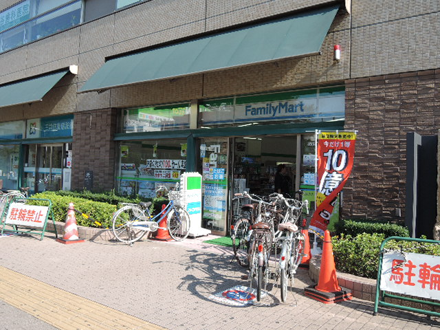 コンビニ　ファミリーマート石神井公園（コンビニ）まで388m