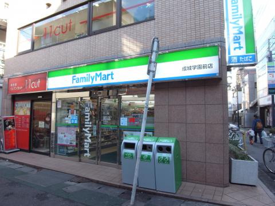 コンビニ　ファミリーマート成城学園前店（コンビニ）まで488m