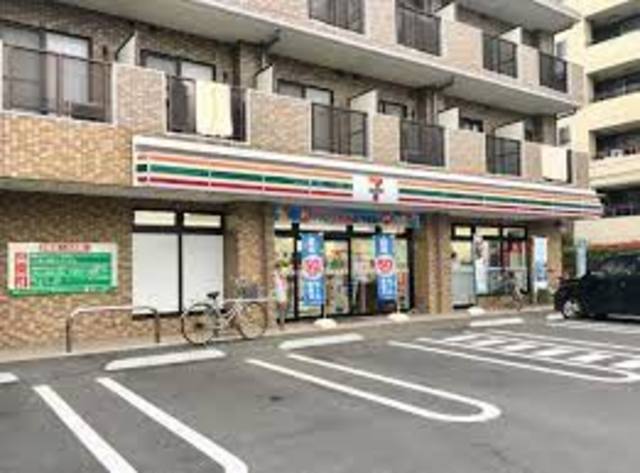 コンビニ　セブンイレブン練馬春日町5丁目店（コンビニ）まで322m
