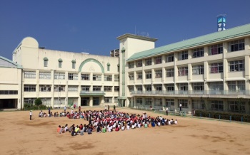 小学校　神戸市立稗田小学校（小学校）まで454m