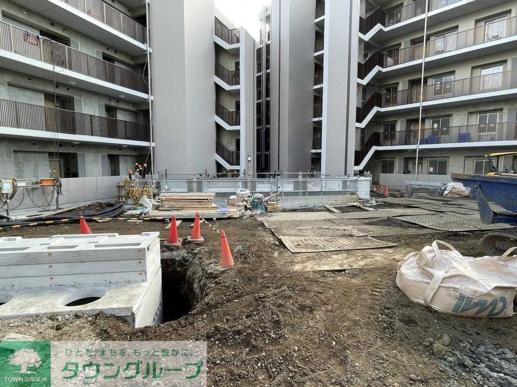 駐車場　建築中