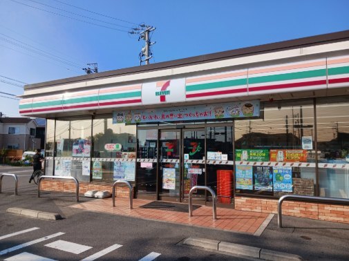 コンビニ　セブンイレブン（コンビニ）まで1300m