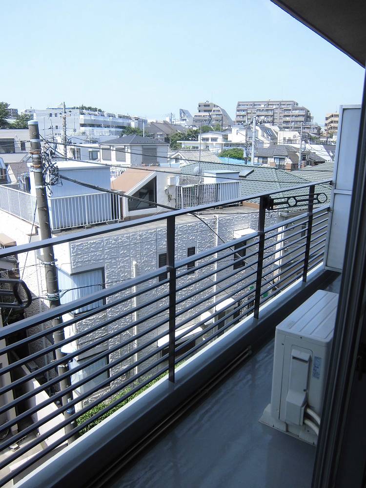 バルコニー　日当たり良好な南向きバルコニー