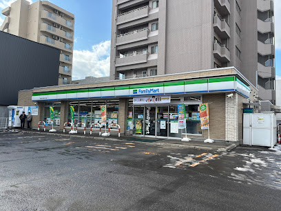 コンビニ　ファミリーマート北20西5丁目店（コンビニ）まで227m