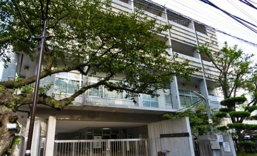 中学校　新宿区立西新宿中学校（中学校）まで811m