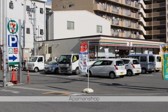 コンビニ　セブンイレブン（コンビニ）まで243m