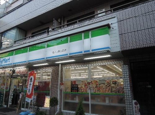 コンビニ　ファミリーマート 池ノ上駅北口店（コンビニ）まで240m