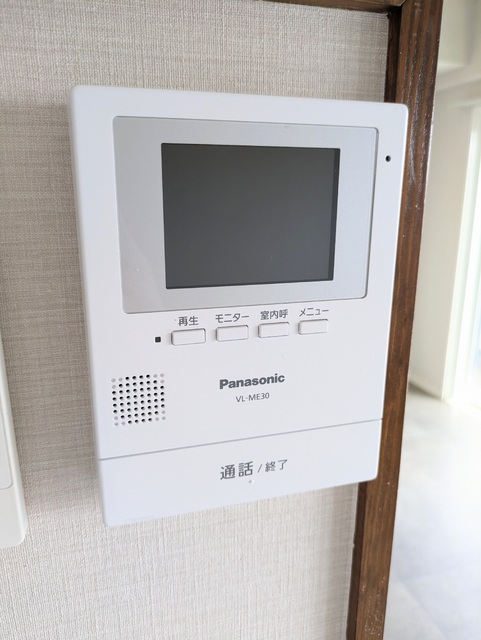 セキュリティ　★モニター付きインターホンで室内にいながら来客対応が出来ます